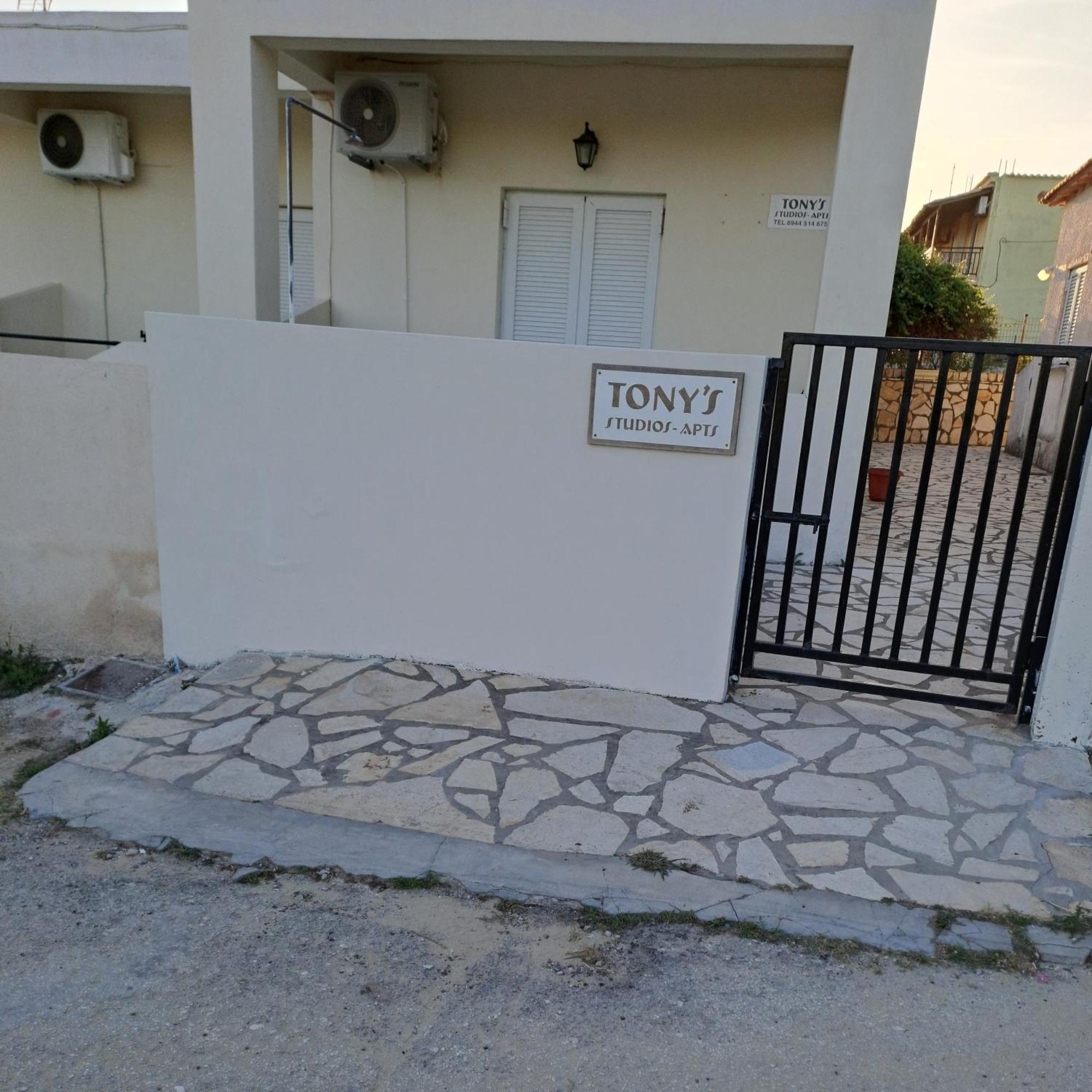 Tony'S Apartments Агиос Георгиос Екстериор снимка
