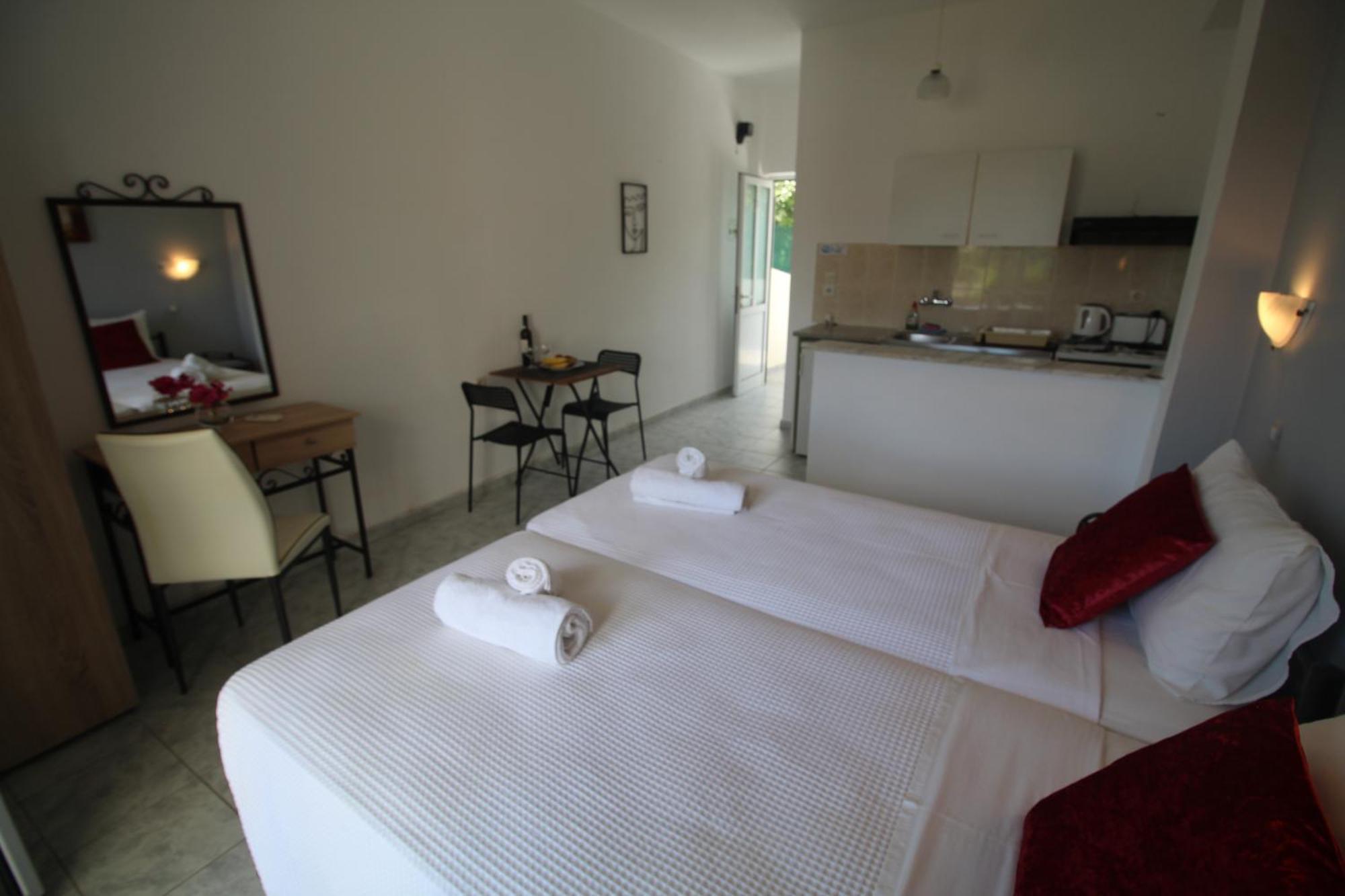 Tony'S Apartments Агиос Георгиос Екстериор снимка