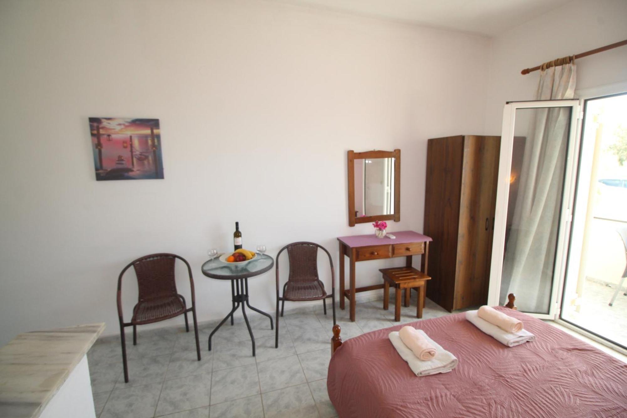 Tony'S Apartments Агиос Георгиос Екстериор снимка
