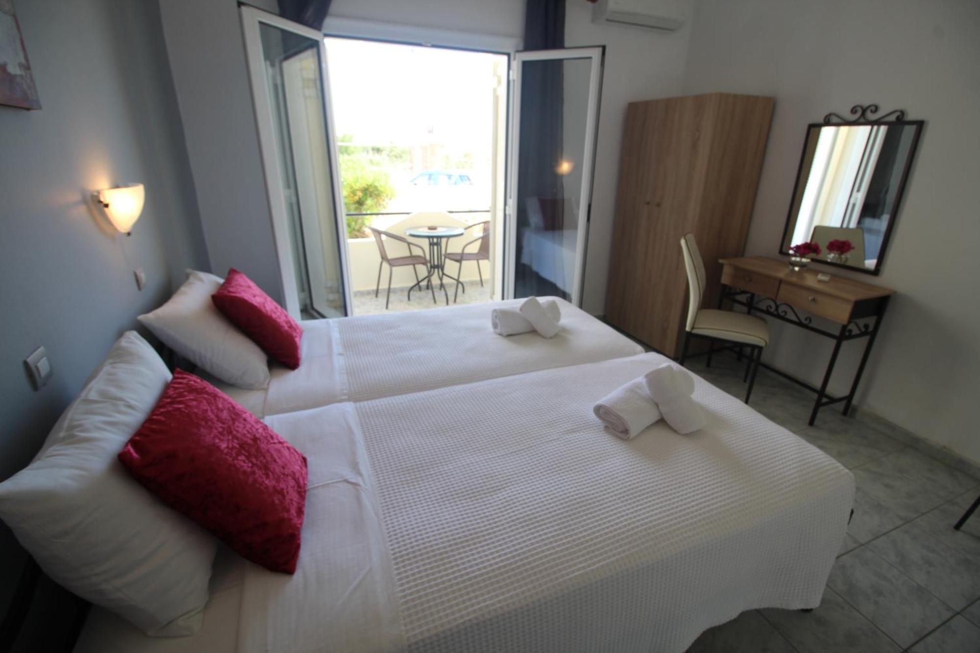 Tony'S Apartments Агиос Георгиос Екстериор снимка
