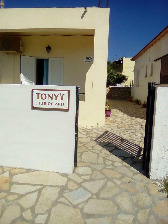 Tony'S Apartments Агиос Георгиос Екстериор снимка